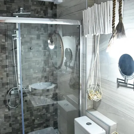 Angelos Boutique * Patitíri